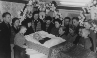 Матушкина семья у гроба Кирилла Петровича